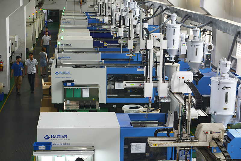 海天雙色注塑機-昱卓注塑模具加工車間